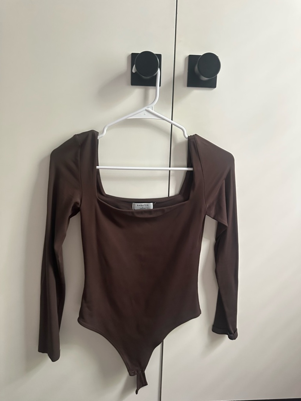 Aritzia Babaton Brown Square-Neck Long Sleeve Bodysuit